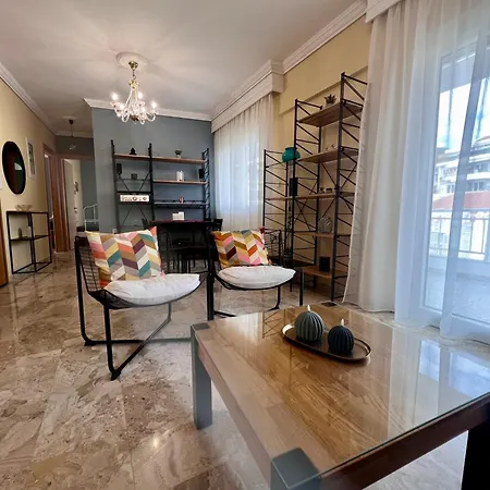 Surrounded View Family - With Private Parking