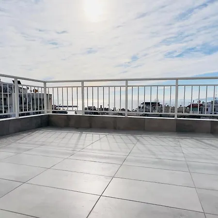 Daire Surrounded View Family - With Private Parking