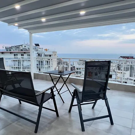 Surrounded View Family - With Private Parking *