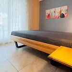 Apartament Surrounded View Family - With Private Parking