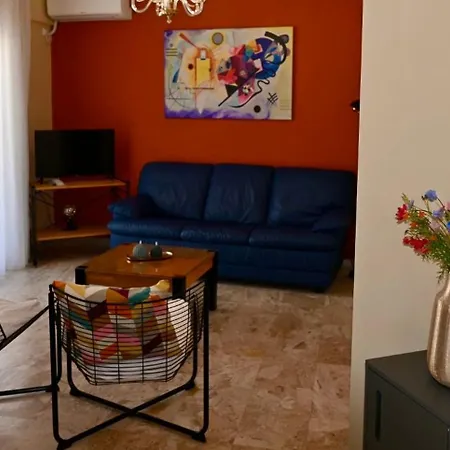 Surrounded View Family - With Private Parking *