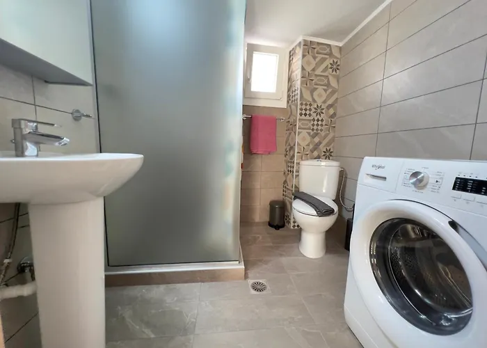 Surrounded View Family - With Private Parking Кавала