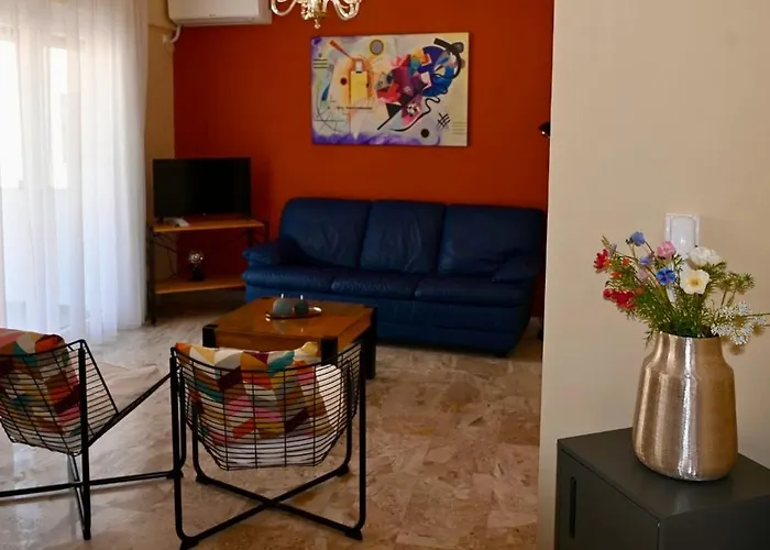 Surrounded View Family - With Private Parking *